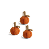 Mini citrouille en laine décorative pour Halloween – Accessoire cosy et original pour une touche automnale.