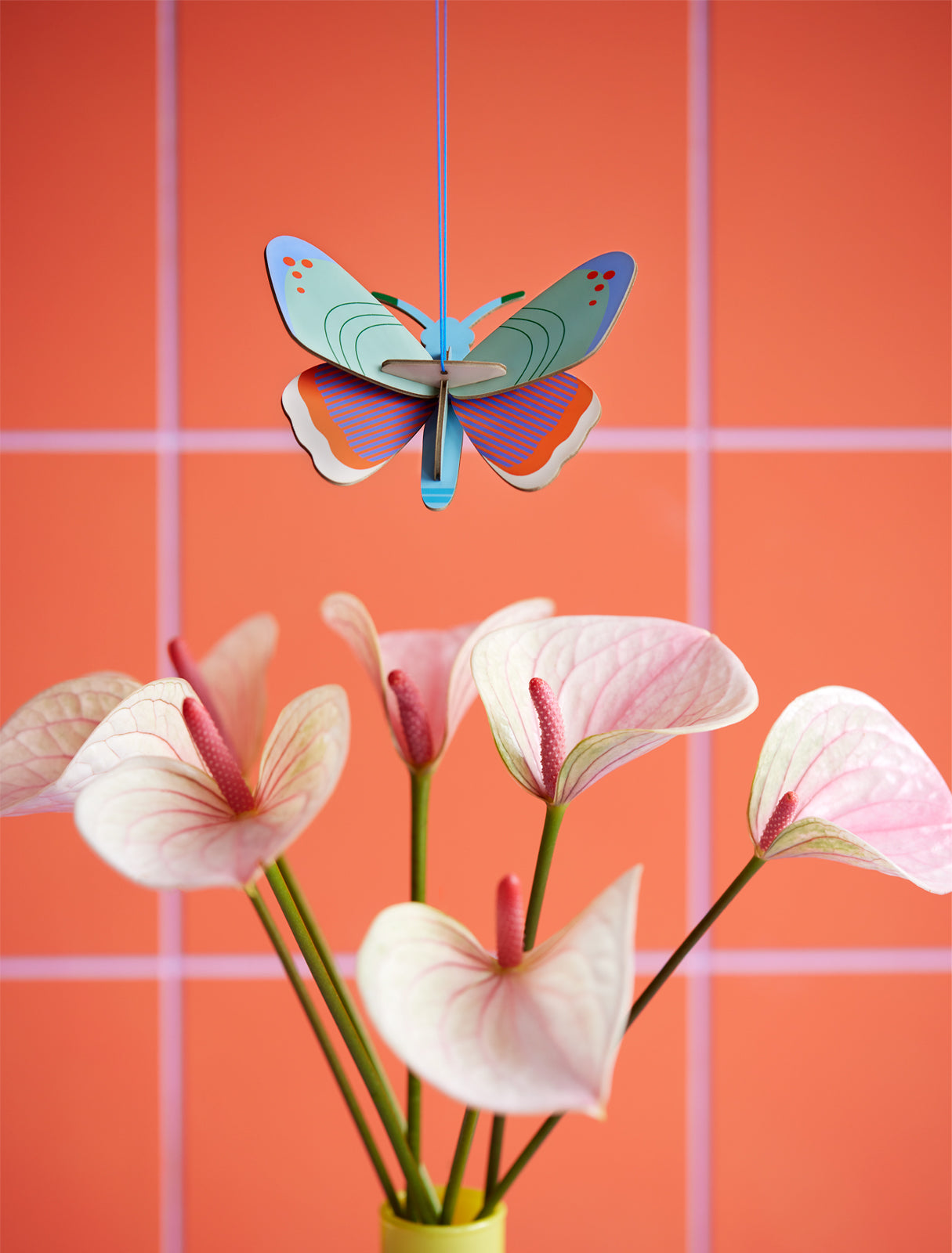 Lucky charm - petit papillon à suspendre - porte bonheur - carton recyclé studio roof