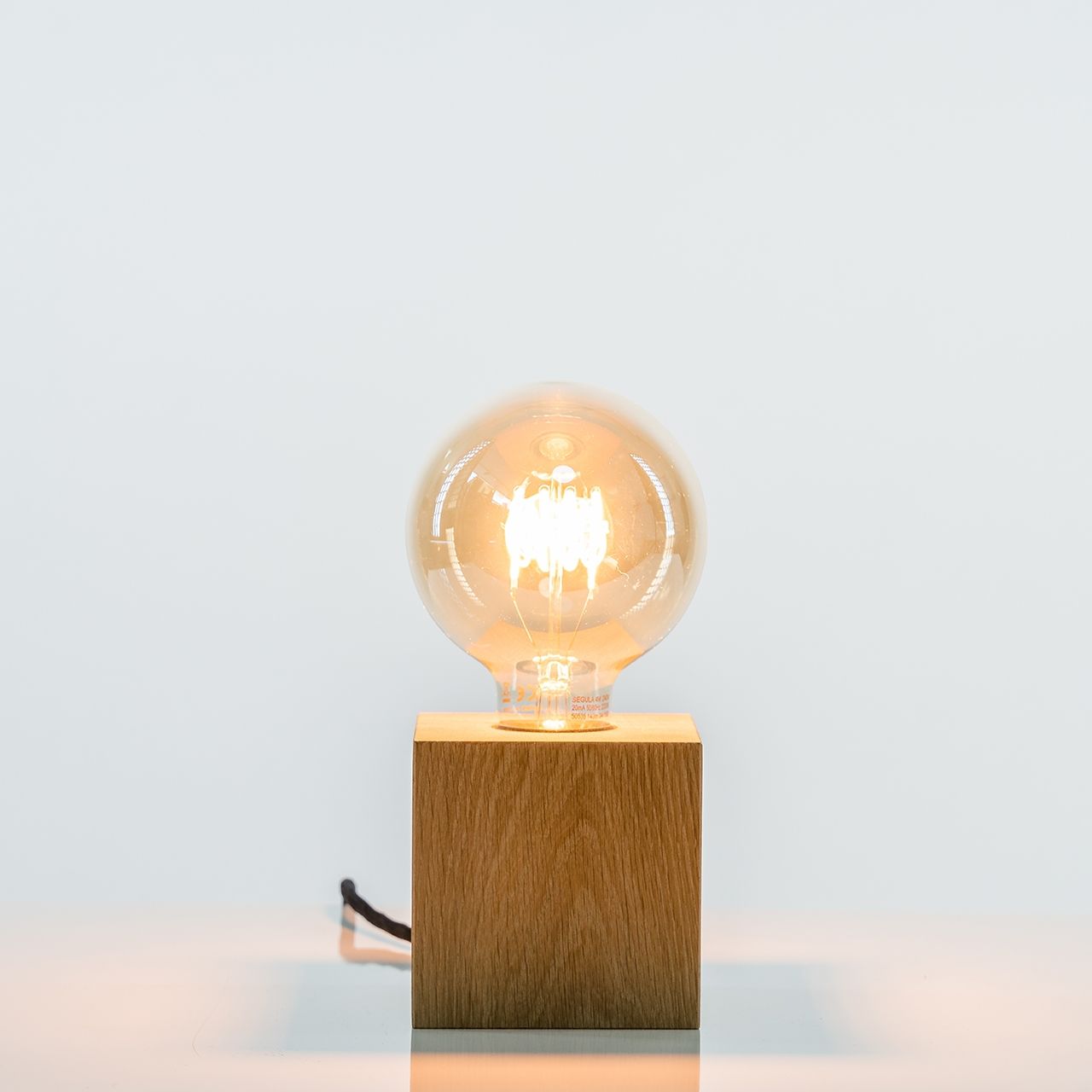 Lampe cube en bois
