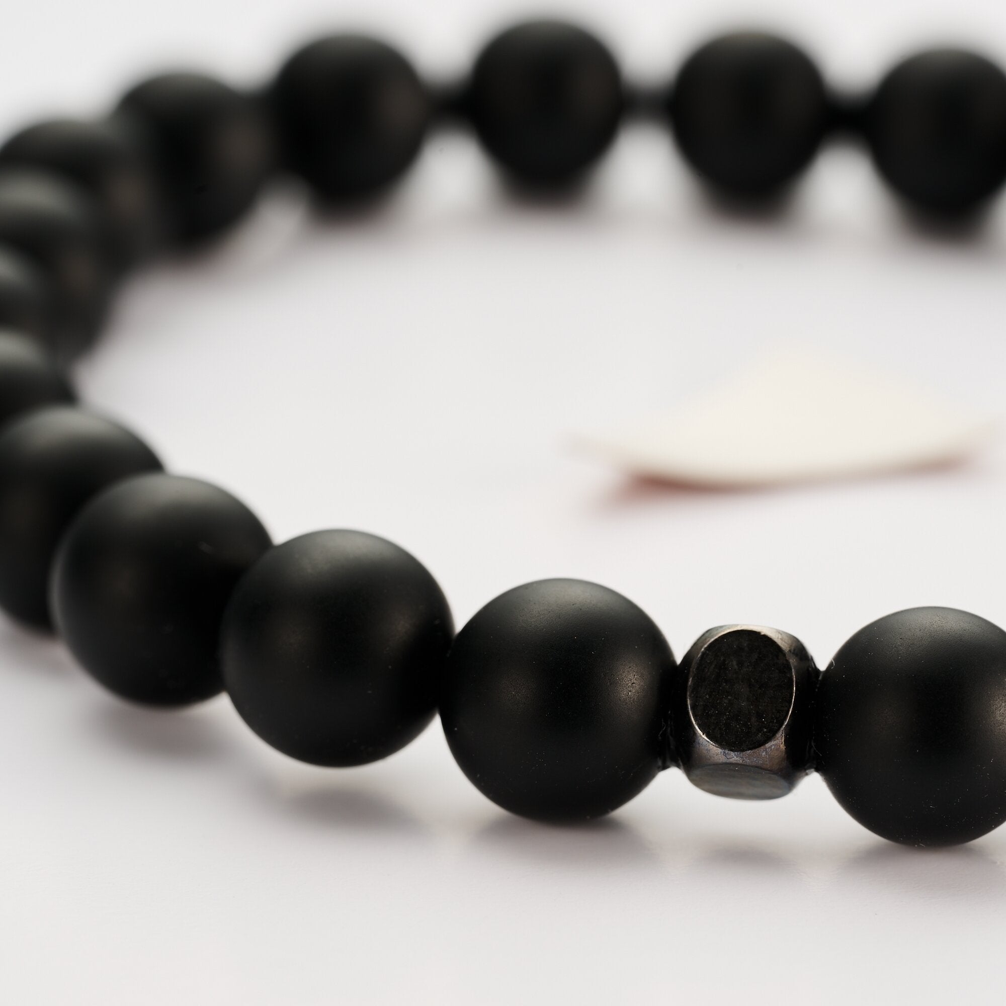 Bracelet coulissant pour homme caché dans une véritable coquille d'oeuf