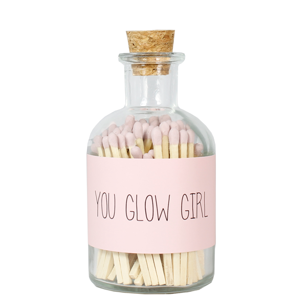 Allumettes roses dans un joli bocal en verre "you glow girl" à recycler en mini vase