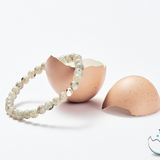 Bracelet en pierre semi précieuse caché dans une véritable coquille d'oeuf - labradorite