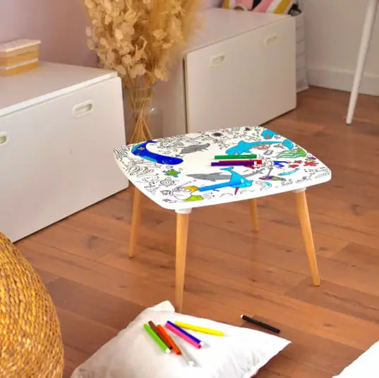 Décoration enfant, table de coloriage drôle de bouilles