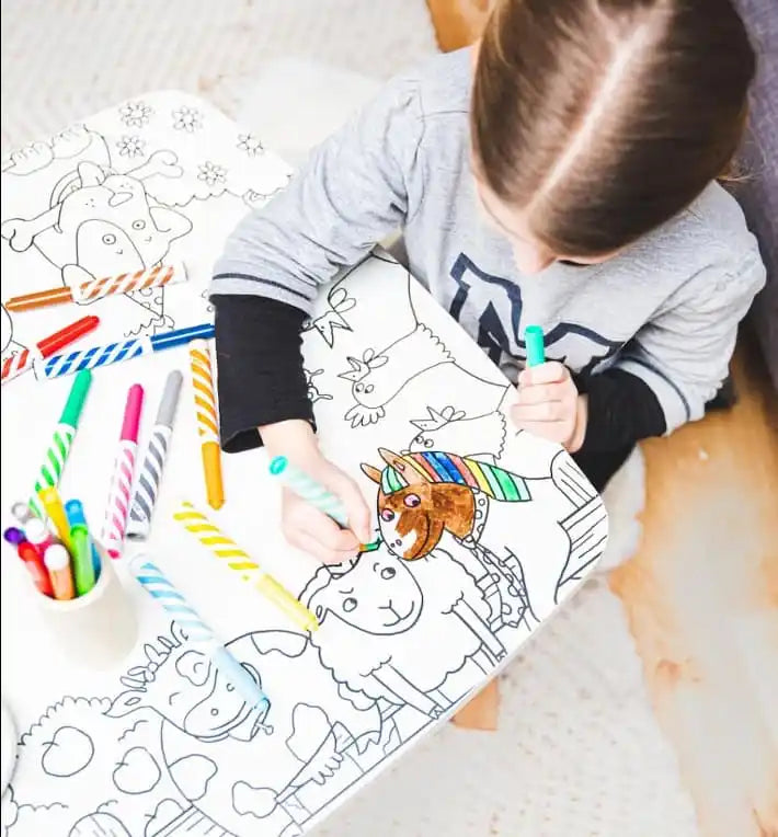 Décoration enfant, table de coloriage drôle de bouilles