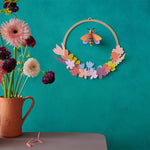 couronne de fleurs en carton recyclé - studio roof