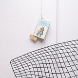 Accessoire original - crochet à livre à suspendre