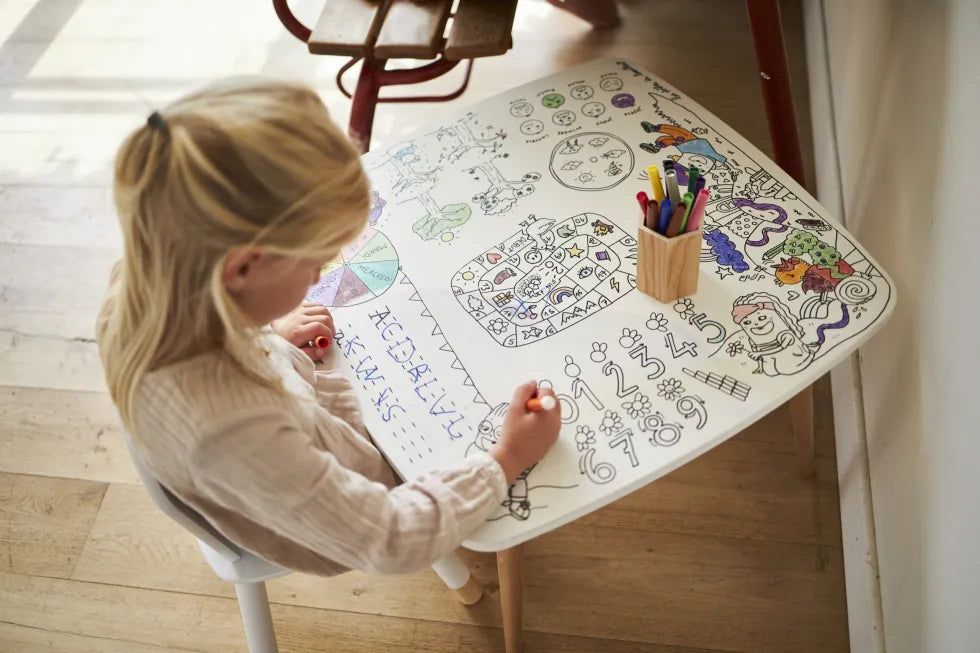 Décoration enfant, table de coloriage drôle de bouilles