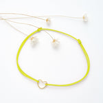 Bracelet coeur d'artichaut en coton caché dans une véritable coquille d'oeuf
