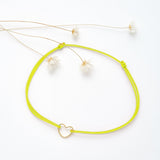 Bracelet coeur d'artichaut en coton caché dans une véritable coquille d'oeuf