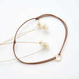 Bracelet coeur d'artichaut en coton caché dans une véritable coquille d'oeuf