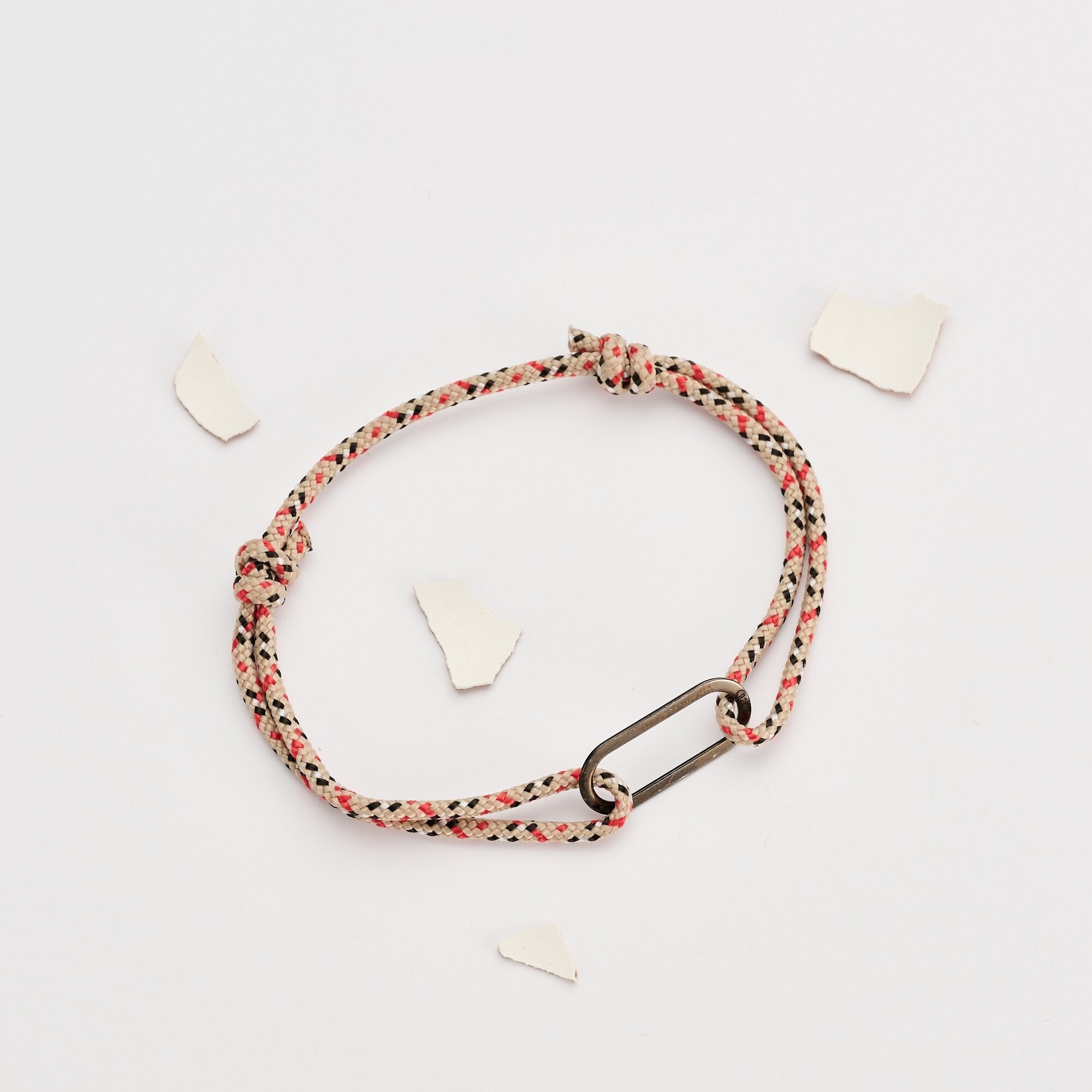 Bracelet coulissant pour homme caché dans une véritable coquille d'oeuf