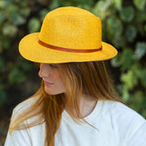 Chapeau en papier - lien cuir