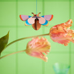 Lucky charm bumble bee - décoration en carton recyclé - studio roof
