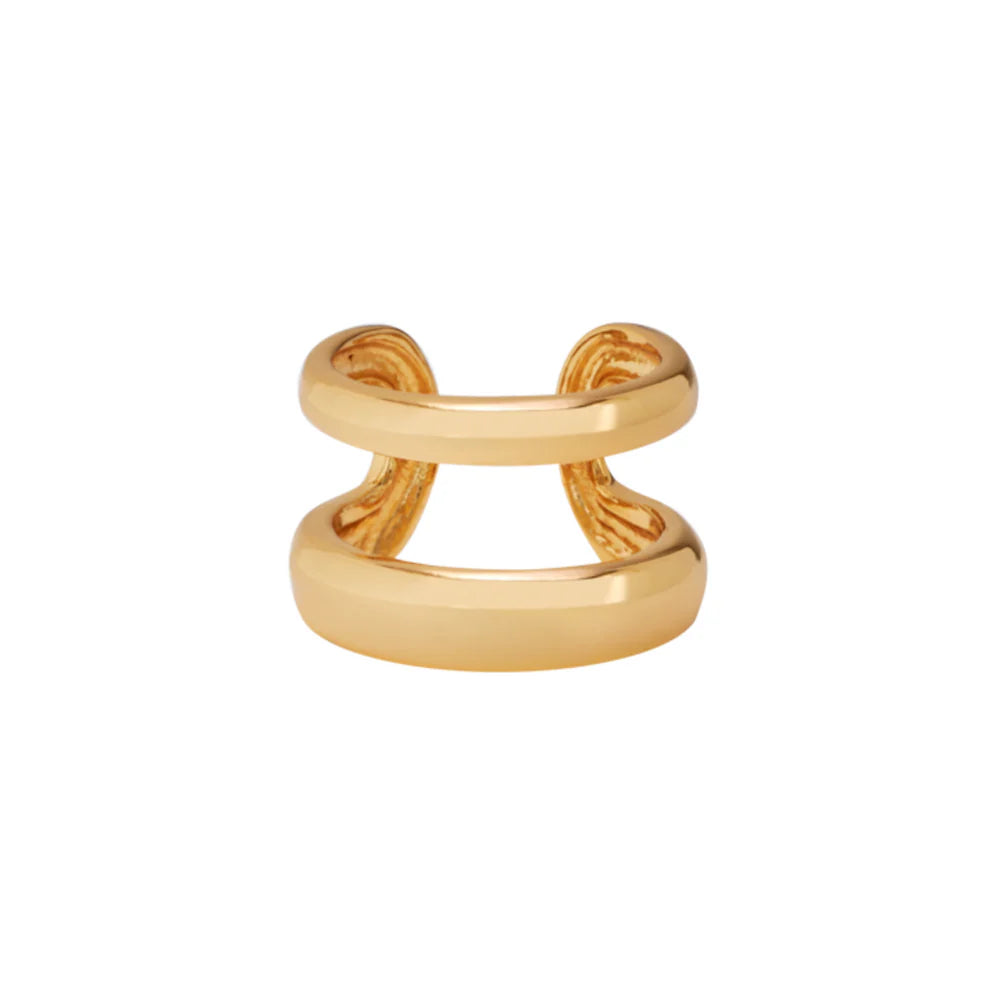 Bague à double anneau ajustable au design pur et rond. Élégante et polyvalente, elle s'adapte à toutes les occasions, qu'elles soient décontractées ou formelles. Ajoutez une touche d'élégance intemporelle à votre style quotidien avec cette pièce incontournable.