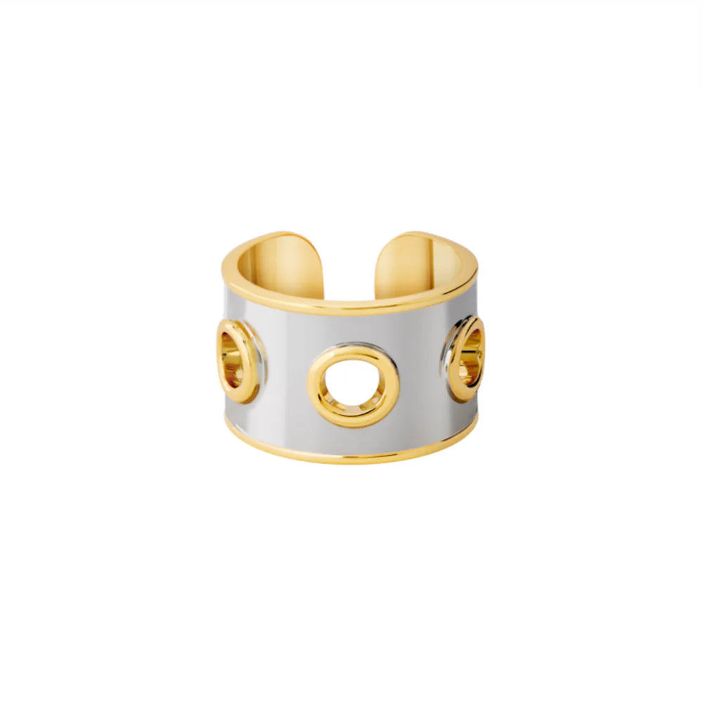 Bague audacieuse alliant le glamour des œillets dorés à la délicatesse de l'argent. Bague eyelet Bangle up