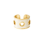 Bague audacieuse alliant le glamour des œillets dorés à la délicatesse de l'argent. Bague eyelet Bangle up