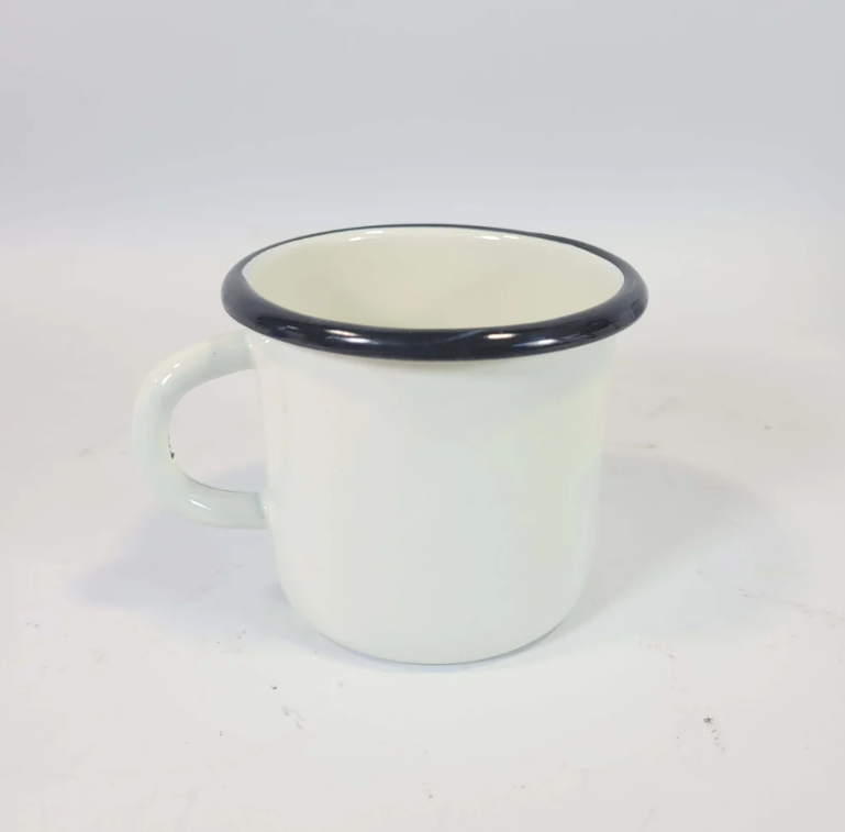 Tasse en émail d'Ukraine