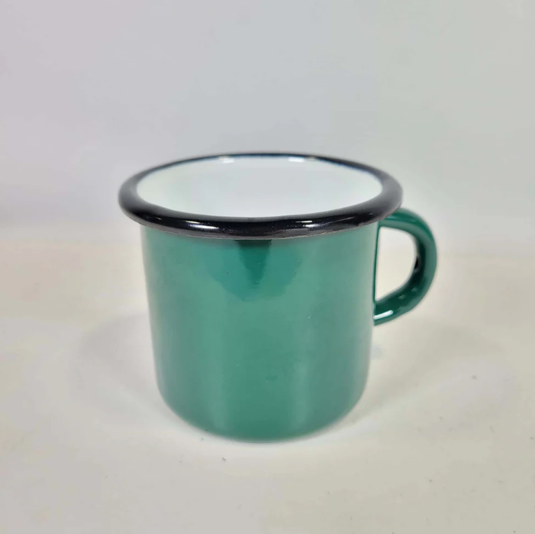 Tasse en émail d'Ukraine