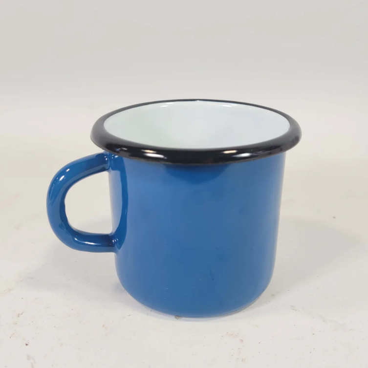 Tasse en émail d'Ukraine