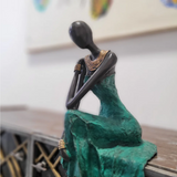 Sculpture en bronze "Dame assise"