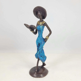 Sculpture en bronze "Femme avec livre et chapeau"