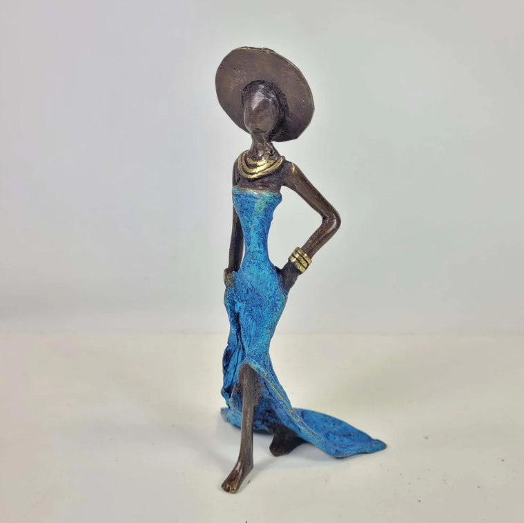 Femme élégante avec chapeau