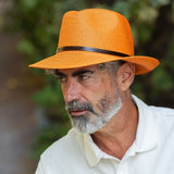 Chapeau en papier - lien cuir